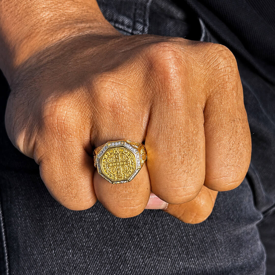 50-ANILLO-HOMBRE-_diseño-de_San-Benito_ARIZA-JOYERIA_ORO_2