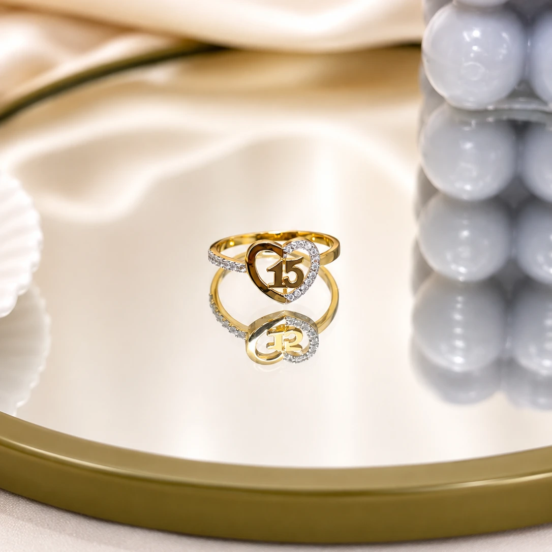 53. ANILLO DISEÑO EN CORAZON CON INCRUSTACIONES EN COLOR BLANCO PESO_ 2.2 GR MEDIDA 7 1