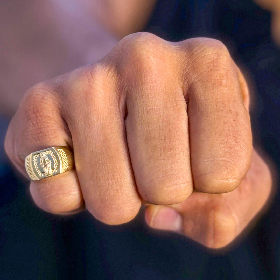 16 ANILLO-CON-DISEÑO-DE-VIRGEN–PESO-ARIZA-JOYERIA
