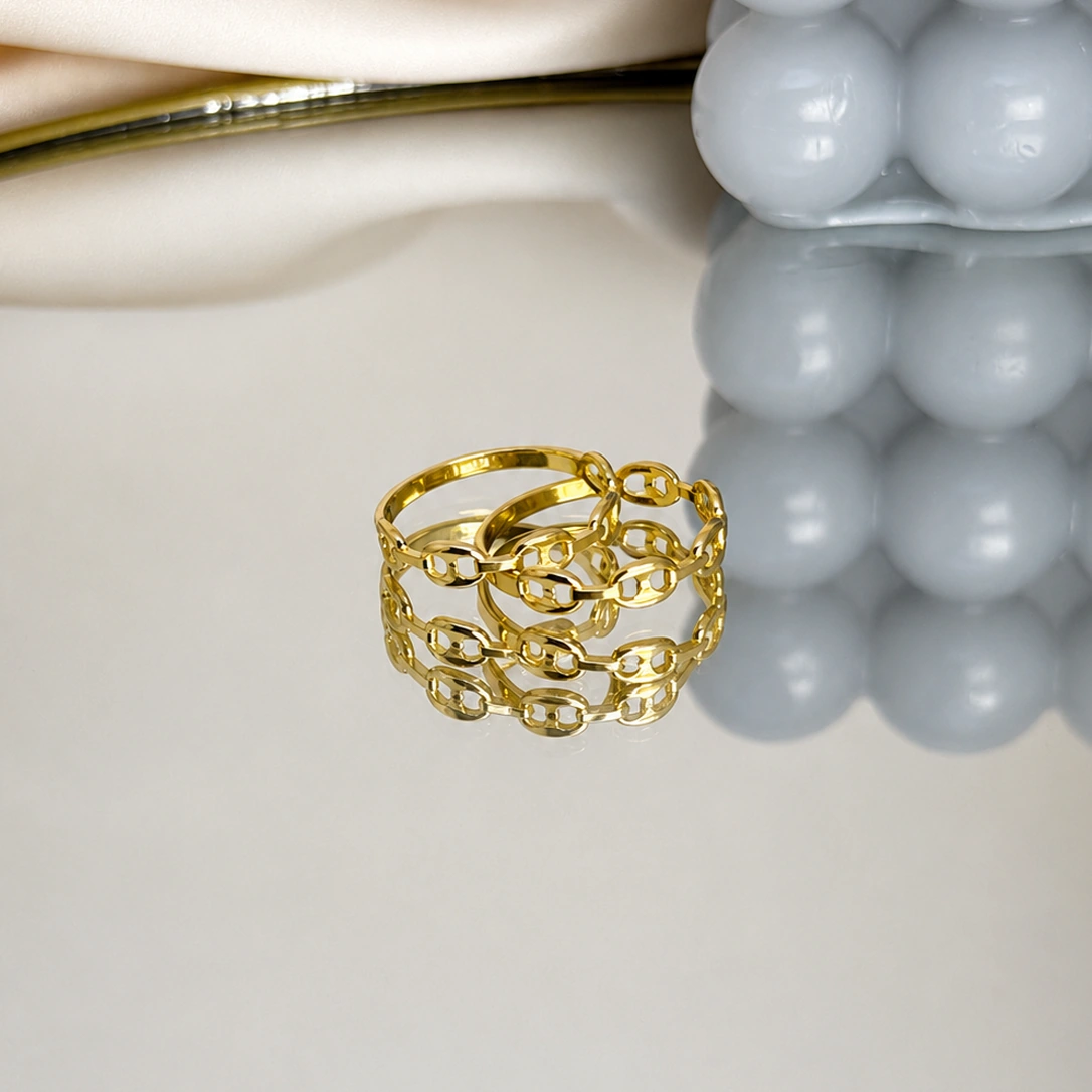 37. ANILLO DISEÑOR GUCCI PESO_ 1.4 GR MEDIDA_ 7